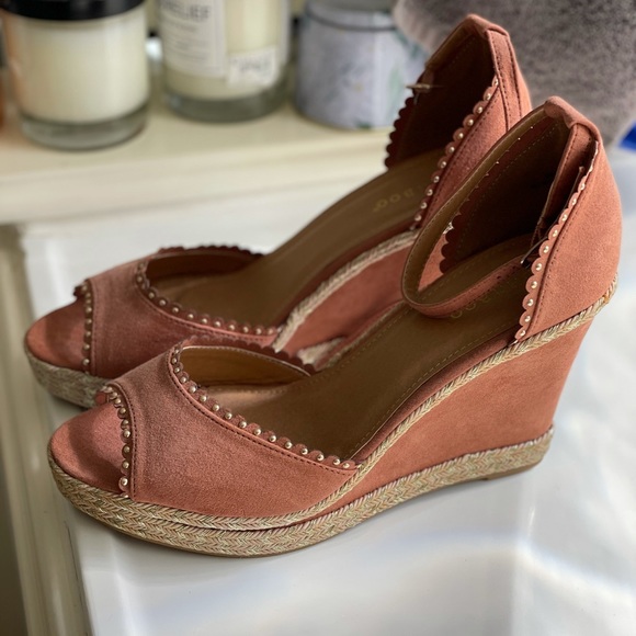 Beautiful Mauve studded wedges - Picture 1 of 3